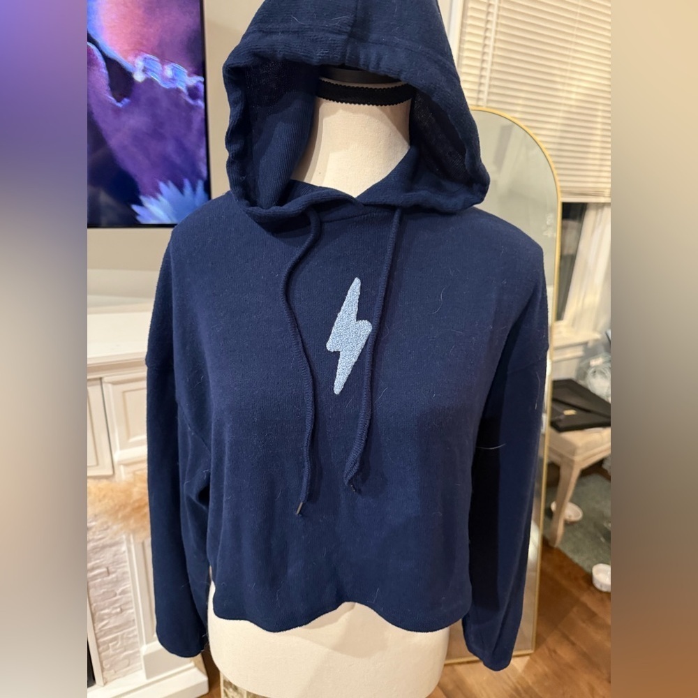 BNWT SUPER SOFT Navy Blue Lightning Bolt Hoodie Sweater Great Gift - Picture 2 of 7